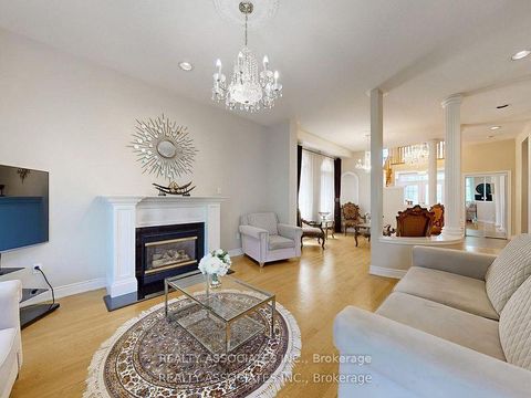 Photo 7 at 2 Lord Nelson Court, Rouge Woods, Richmond Hill