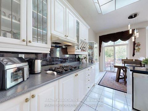 Photo 19 at 2 Lord Nelson Court, Rouge Woods, Richmond Hill