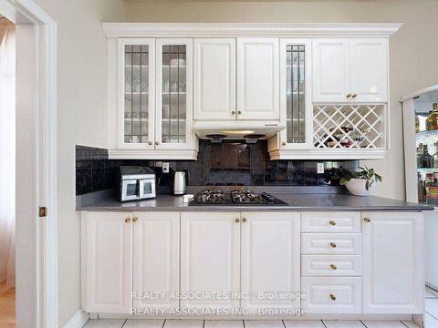 Photo 21 at 2 Lord Nelson Court, Rouge Woods, Richmond Hill