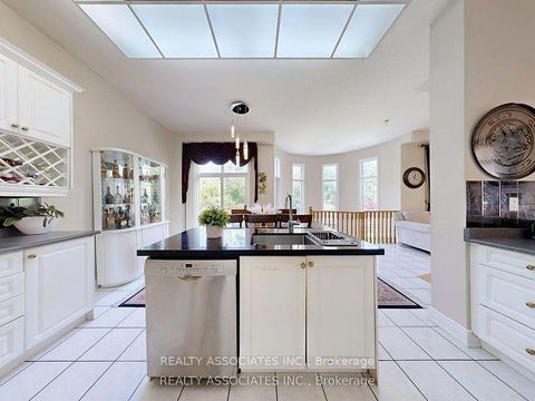 Photo 22 at 2 Lord Nelson Court, Rouge Woods, Richmond Hill