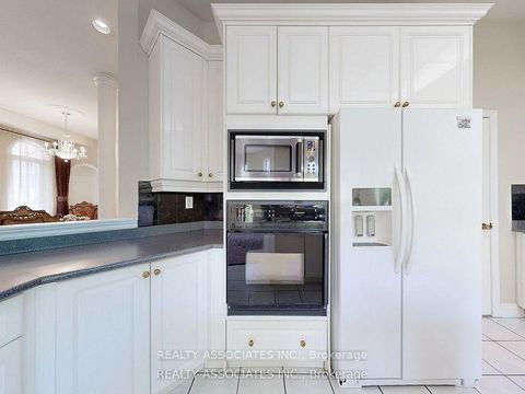 Photo 23 at 2 Lord Nelson Court, Rouge Woods, Richmond Hill