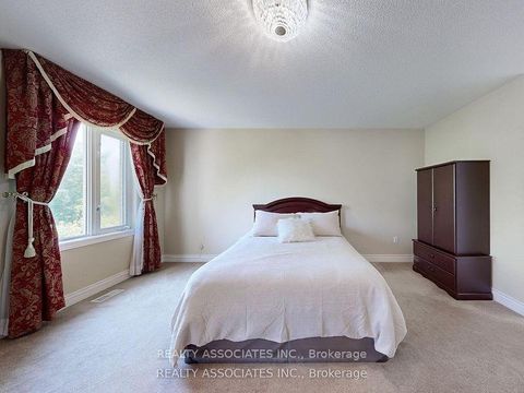 Photo 41 at 2 Lord Nelson Court, Rouge Woods, Richmond Hill