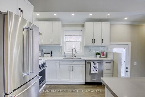 Photo 4 at 50 Maydolph Road, City Centre West, Toronto