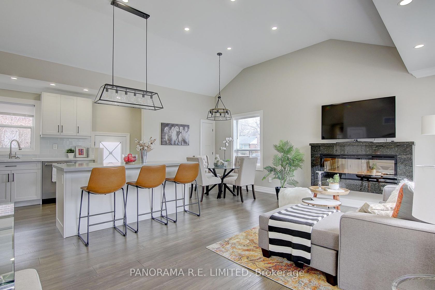 50 Maydolph Road, City Centre West, Toronto photo number 2