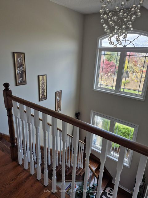 Photo 8 at 4 Riel Drive, Oak Ridges, Richmond Hill