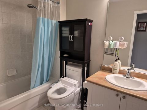 Photo 12 at 4 Riel Drive, Oak Ridges, Richmond Hill