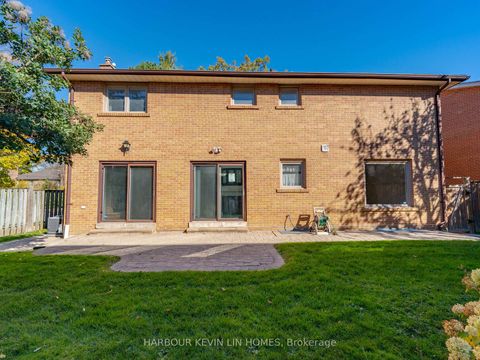 Photo 4 at 18 Whitman Street, Newtonbrook East, Toronto