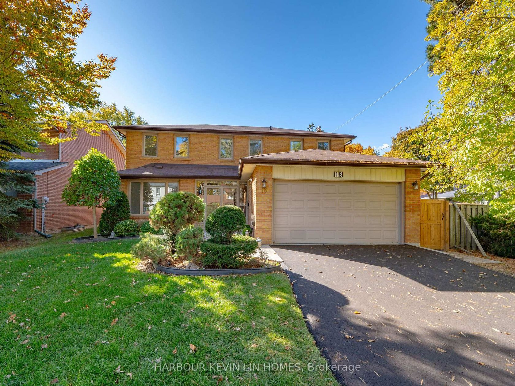 18 Whitman Street, Newtonbrook East, Toronto photo number 2