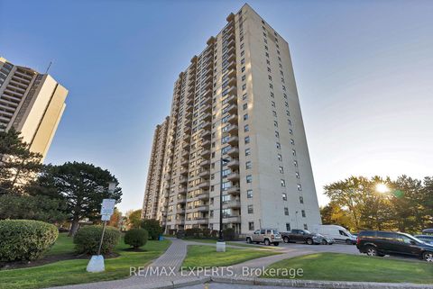 Photo 3 at 1013 - 390 Dixon Road, The Westway, Toronto