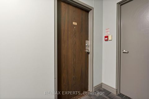 Photo 4 at 1013 - 390 Dixon Road, The Westway, Toronto