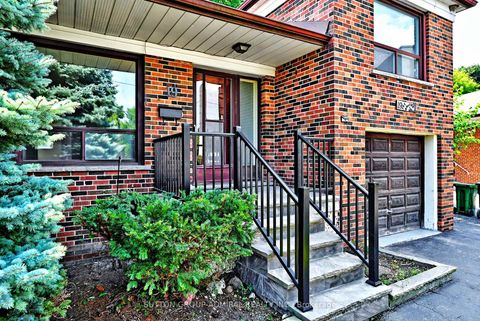 Photo 3 at 19 Skipton Court, CFB, Toronto