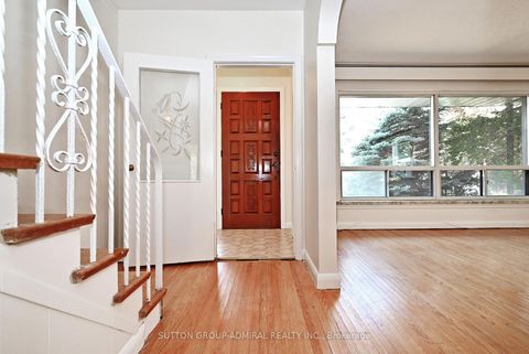 Photo 6 at 19 Skipton Court, CFB, Toronto