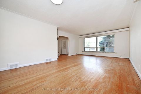 Photo 9 at 19 Skipton Court, CFB, Toronto Photo 9 at 19 Skipton Court, CFB, Toronto