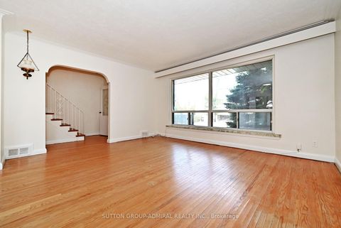 Photo 10 at 19 Skipton Court, CFB, Toronto