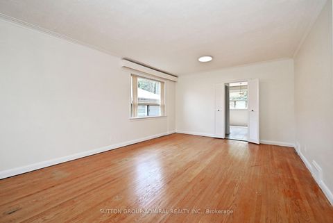 Photo 12 at 19 Skipton Court, CFB, Toronto