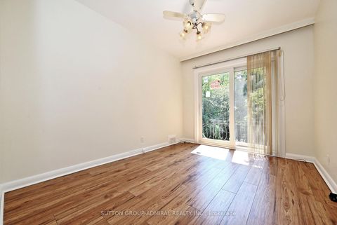 Photo 17 at 19 Skipton Court, CFB, Toronto