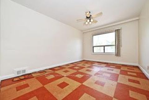 Photo 18 at 19 Skipton Court, CFB, Toronto