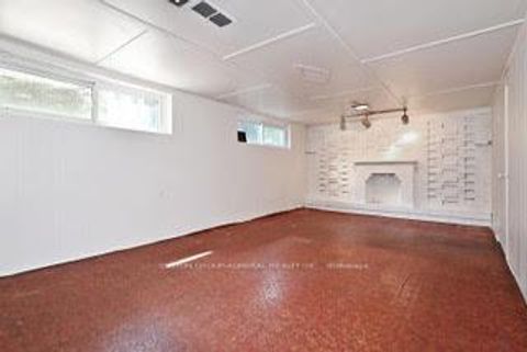 Photo 23 at 19 Skipton Court, CFB, Toronto