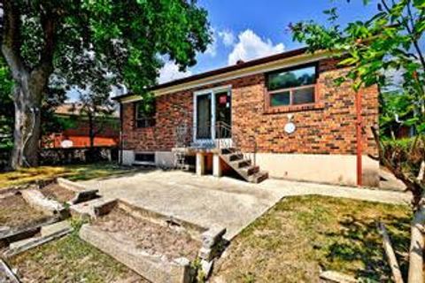 Photo 30 at 19 Skipton Court, CFB, Toronto