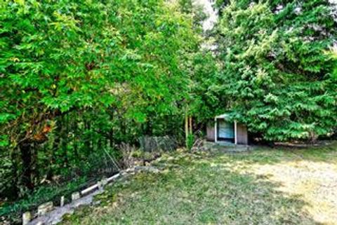 Photo 34 at 19 Skipton Court, CFB, Toronto