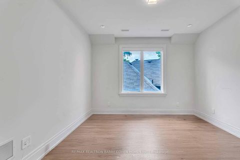 Photo 17 at 91 Lawrence Crescent, Lawrence Park South, Toronto