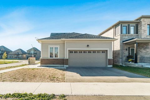 Photo 2 at 1 Harvest Crescent, Rural Barrie Southeast, Barrie