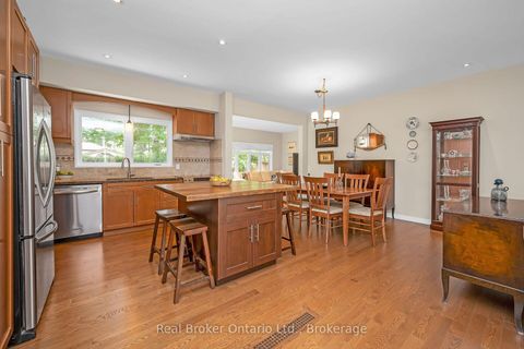 Photo 9 at 285 Surrey Drive, BR Bronte, Oakville