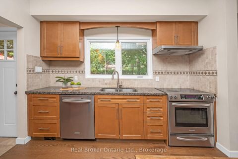 Photo 12 at 285 Surrey Drive, BR Bronte, Oakville