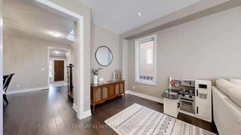 Photo 9 at 124 Lacewood Drive, Westbrook, Richmond Hill