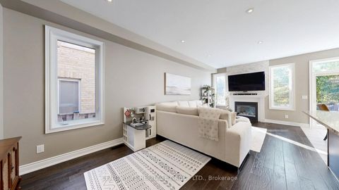 Photo 10 at 124 Lacewood Drive, Westbrook, Richmond Hill