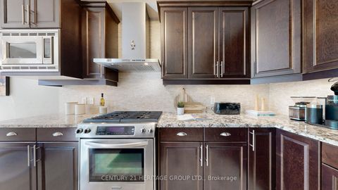 Photo 13 at 124 Lacewood Drive, Westbrook, Richmond Hill