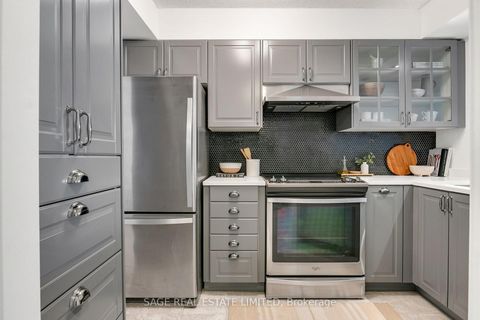 Photo 4 at 912 - 24 Wellesley Street W, Bay Street Corridor, Toronto