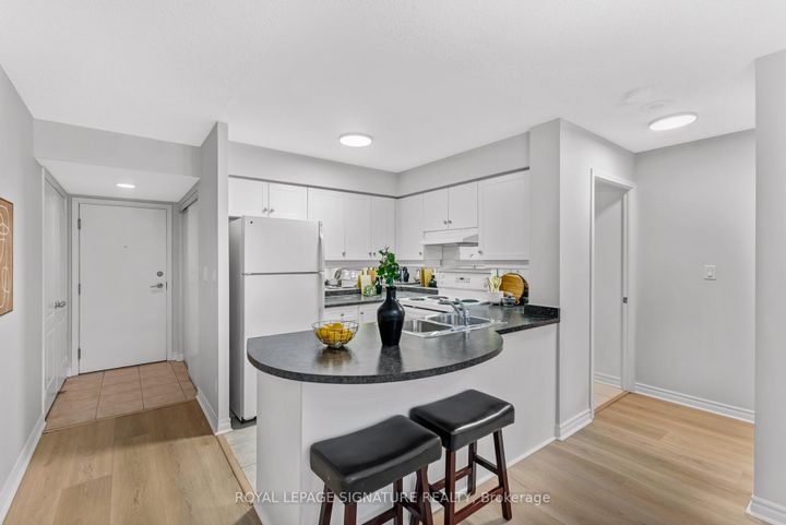 Photo 8 at 802 - 8 Rean Drive, Bayview Village, Toronto