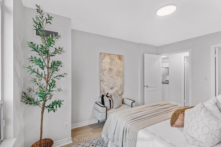 Photo 14 at 802 - 8 Rean Drive, Bayview Village, Toronto
