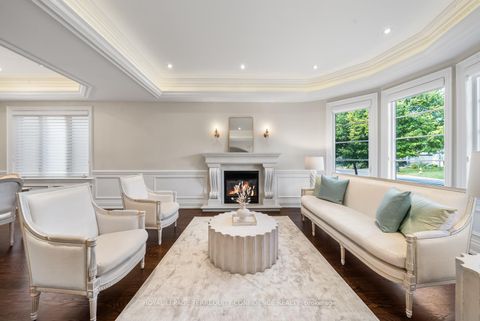 Photo 2 at 255 Dunview Avenue, Willowdale East, Toronto