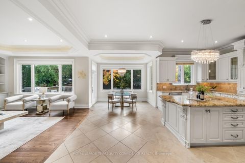 Photo 7 at 255 Dunview Avenue, Willowdale East, Toronto