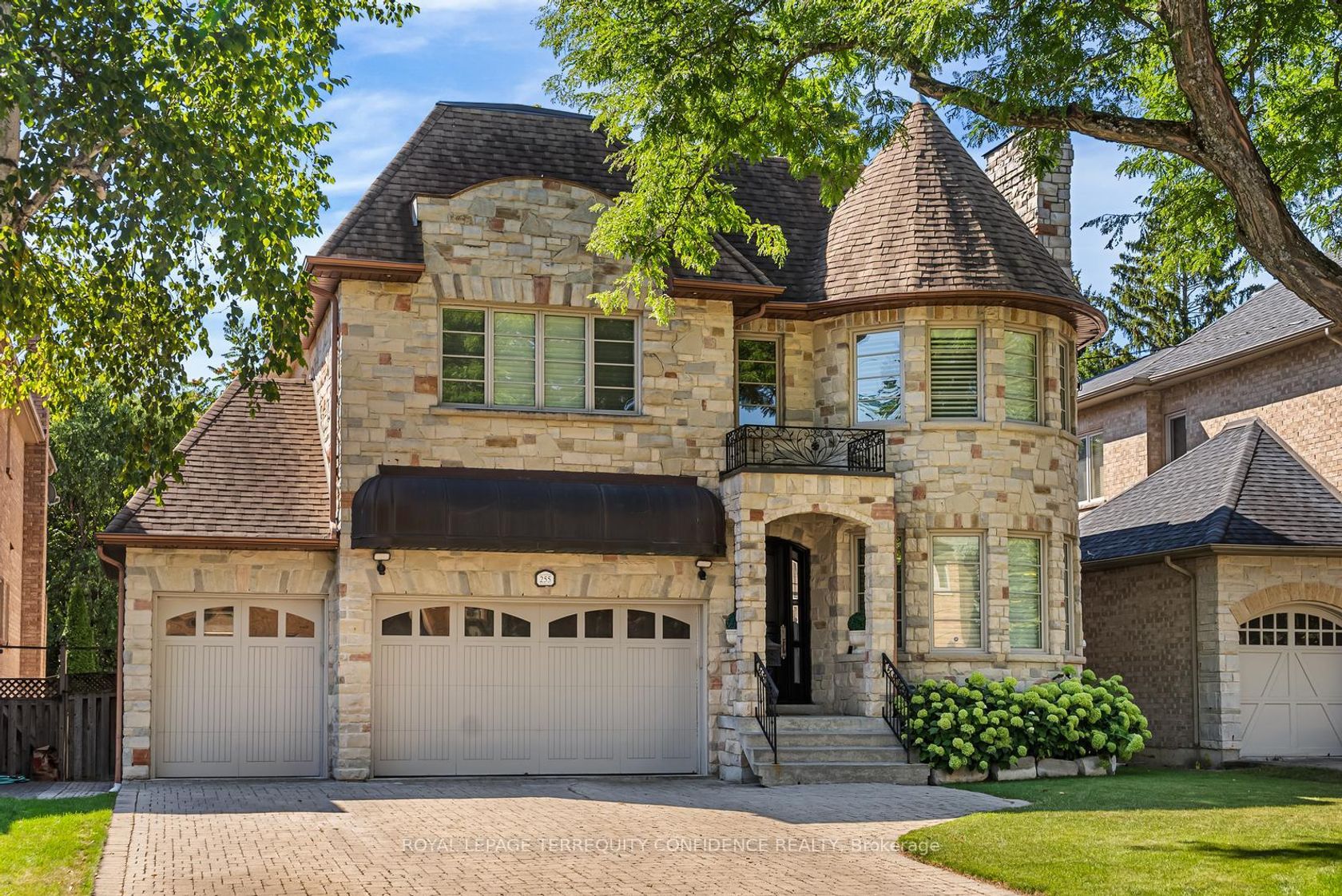 255 Dunview Avenue, Willowdale East, Toronto photo number 2