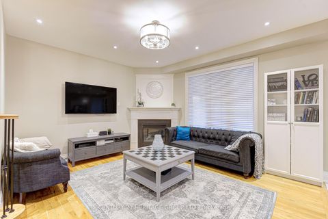 Photo 4 at 530 Vellore Woods Boulevard, Vellore Village, Vaughan