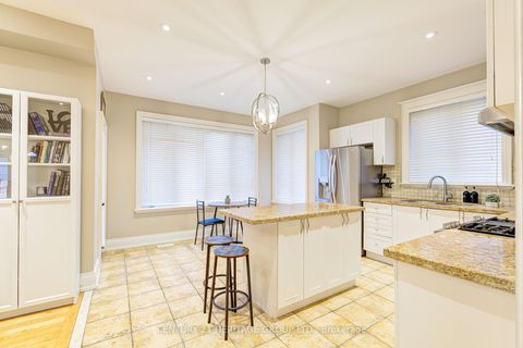 Photo 6 at 530 Vellore Woods Boulevard, Vellore Village, Vaughan