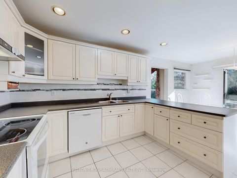 Photo 16 at 25 Mill Arbour Lane, Brownridge, Vaughan