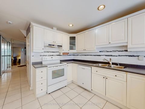 Photo 18 at 25 Mill Arbour Lane, Brownridge, Vaughan