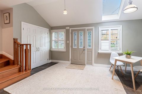 Photo 2 at 37 Lavinia Avenue, Swansea, Toronto