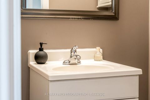 Photo 10 at 37 Lavinia Avenue, Swansea, Toronto