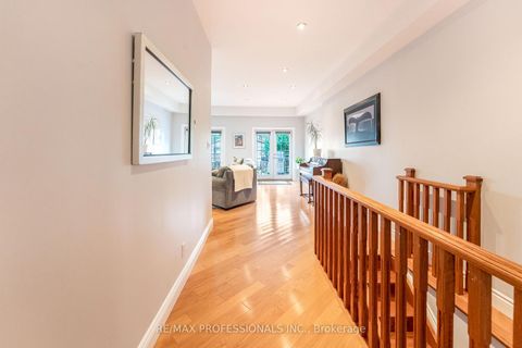 Photo 11 at 37 Lavinia Avenue, Swansea, Toronto