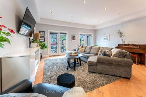 Photo 15 at 37 Lavinia Avenue, Swansea, Toronto