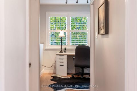 Photo 19 at 37 Lavinia Avenue, Swansea, Toronto