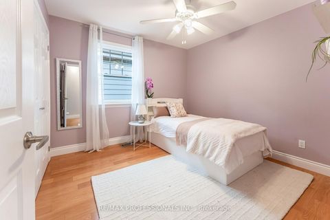 Photo 22 at 37 Lavinia Avenue, Swansea, Toronto