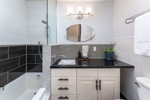 Photo 23 at 37 Lavinia Avenue, Swansea, Toronto