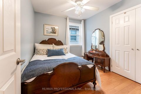 Photo 25 at 37 Lavinia Avenue, Swansea, Toronto