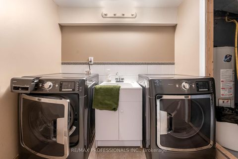 Photo 39 at 37 Lavinia Avenue, Swansea, Toronto